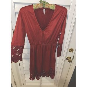 Boutique Women's Red Faux Suede Long Sleeve V-Neck Crochet Mini Dress Size Small